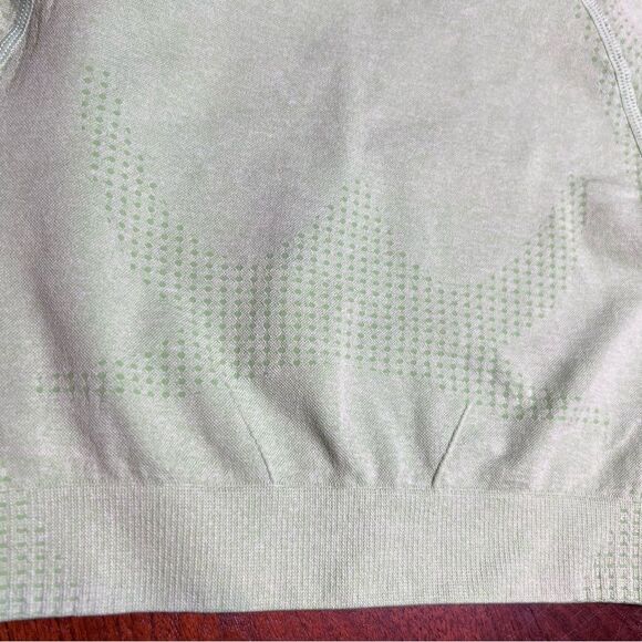 Green Short Sleeve Crop Athletic type top SMALL - Picture 2 of 5